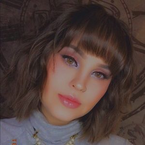 Meet your Posher, Alexis